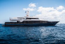 Valentino Garavani i njegova jahta T.M. Blue One T.M. Blue One Super Yacht owned by Valentino Garavani at Anchor