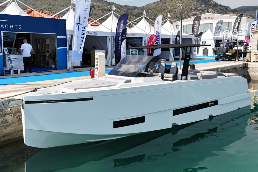 De Antonio Yachts