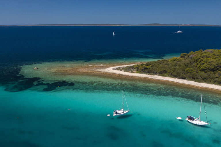 Sveti Ante Harbour, Silba