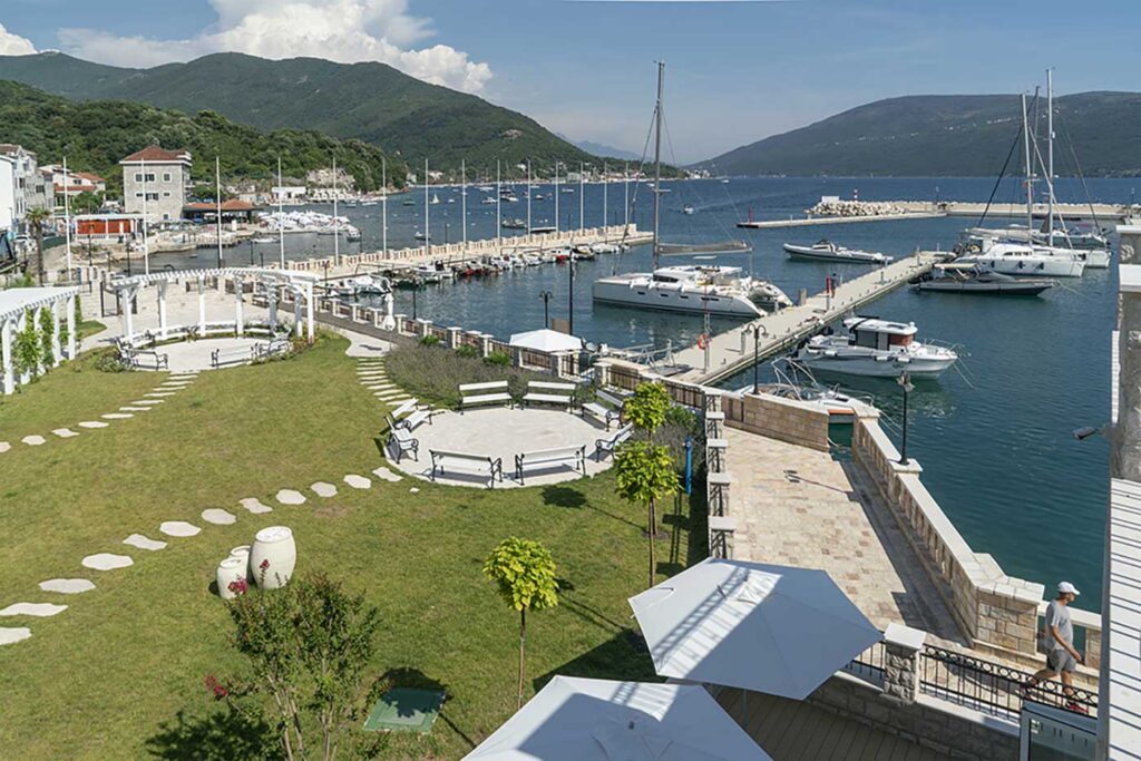 Lazure Marina